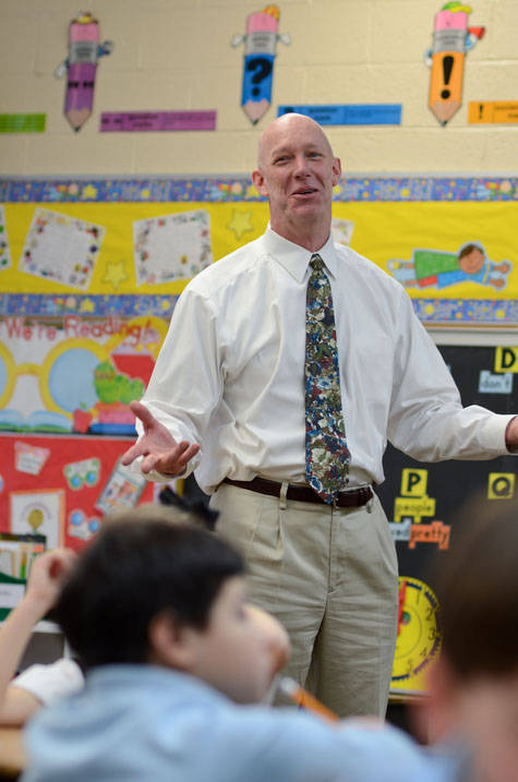 Student-teacher instructs young students