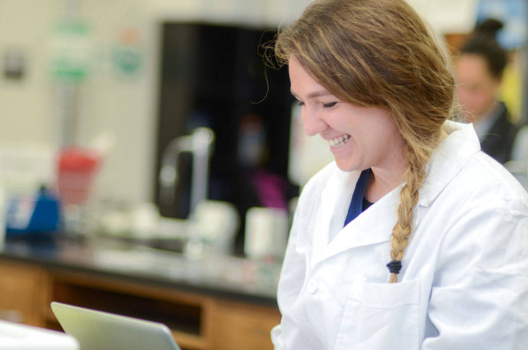 Biochemistry student completes lab assignment